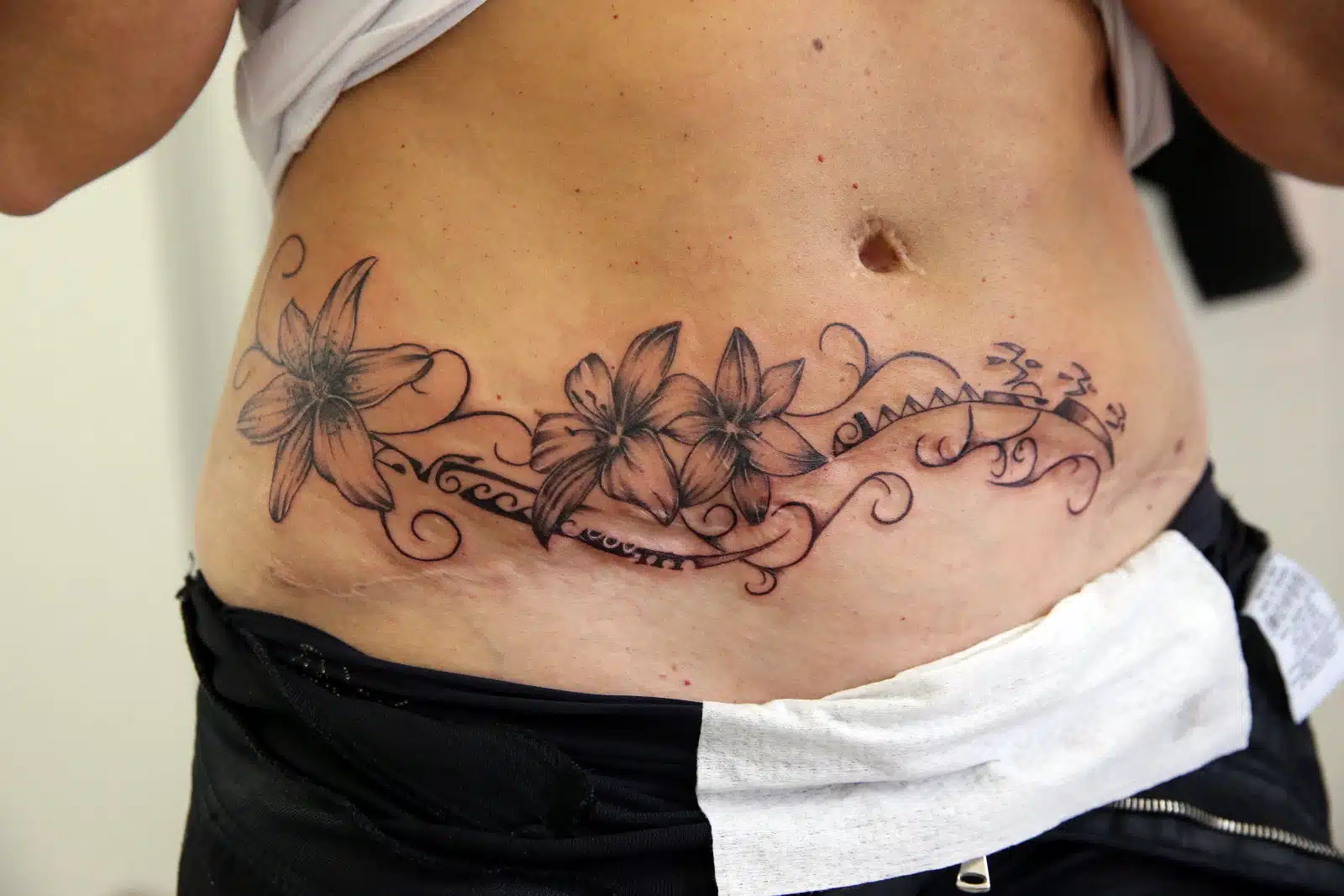 tatouages de ventre pour les femmes